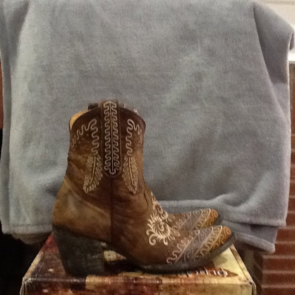 NWT OLD GRINGO Brown Cowboy Boots Size 9 Price Firm.